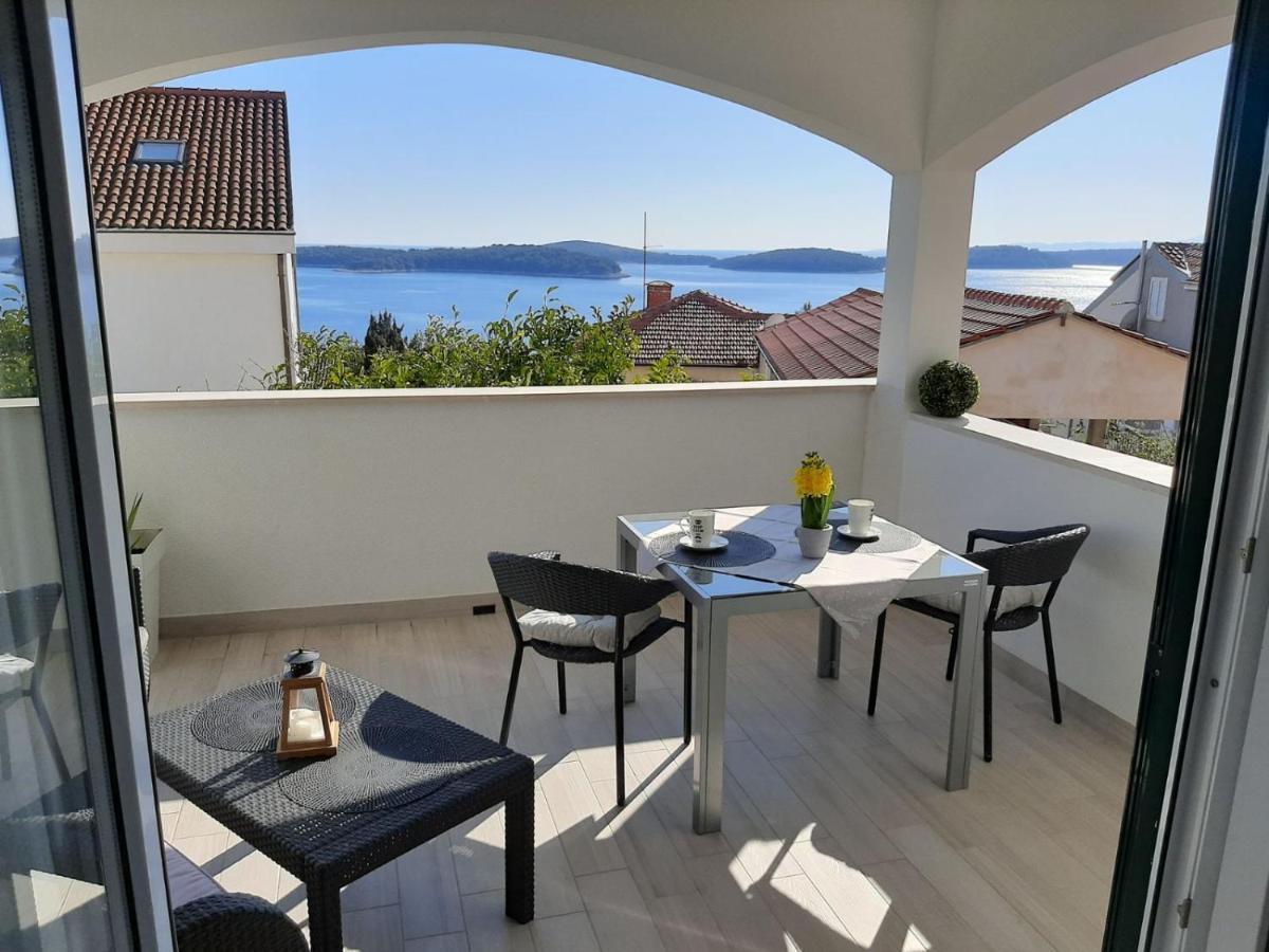 Appartamento Comfort con 1 Camera da Letto, Terrazza e Vista Mare (2 Adulti)