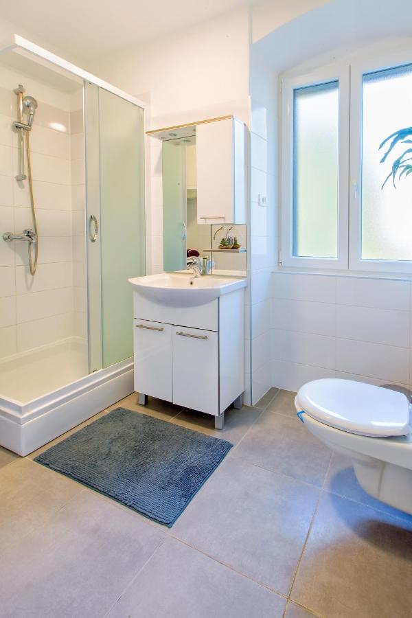 One-Bedroom Apartment,1054731553:JPEG