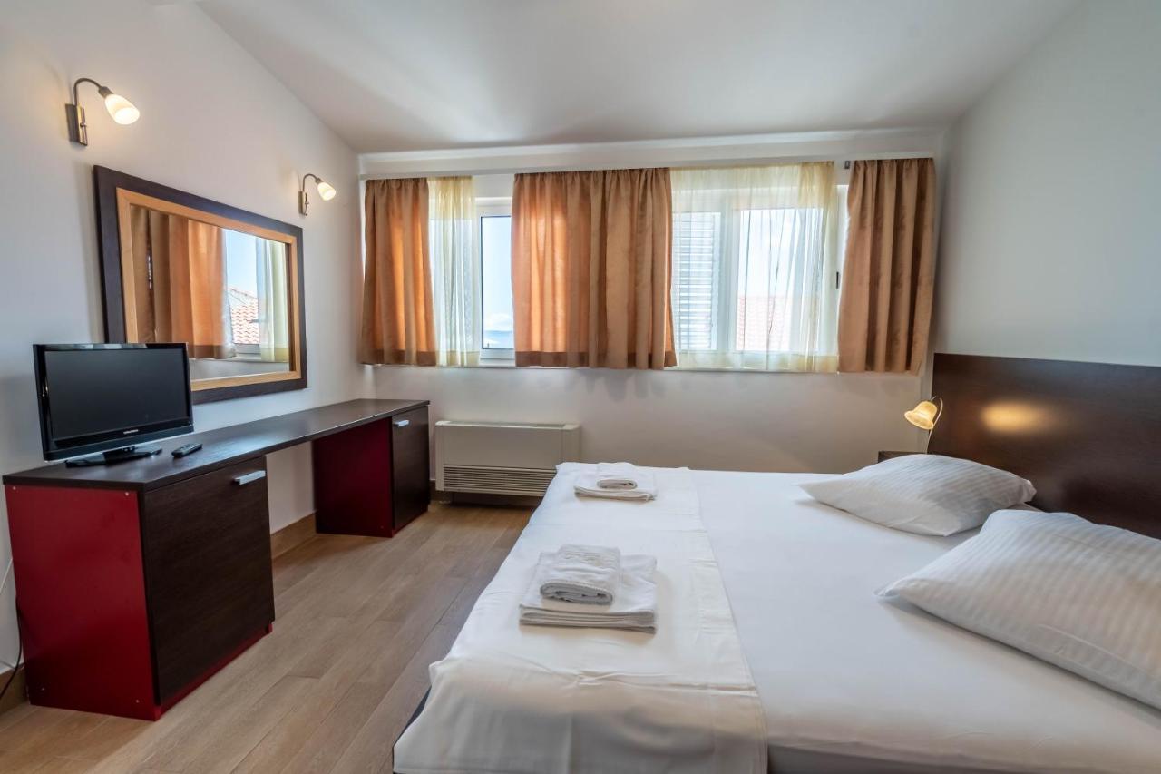 Studio Apartment (2 Adults)