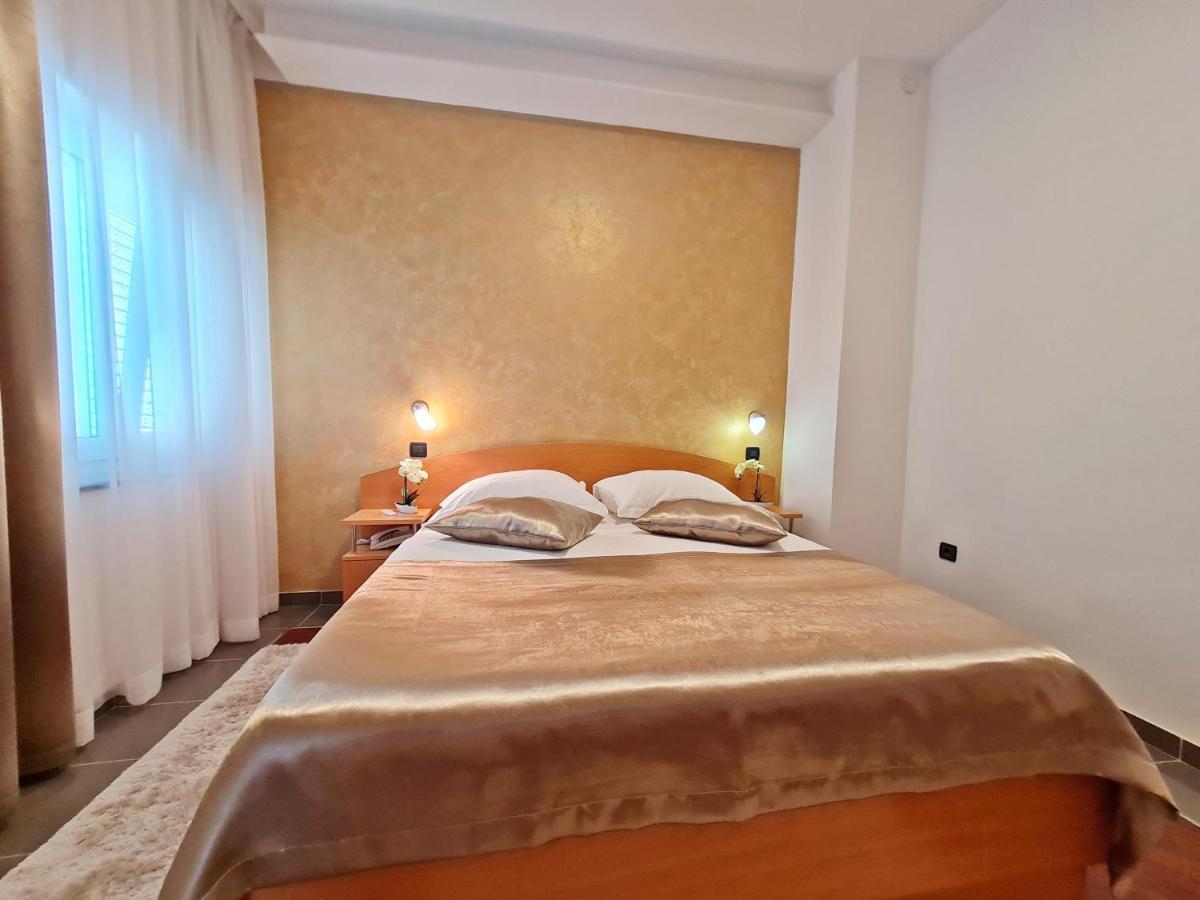 Suite,1118153718:JPEG