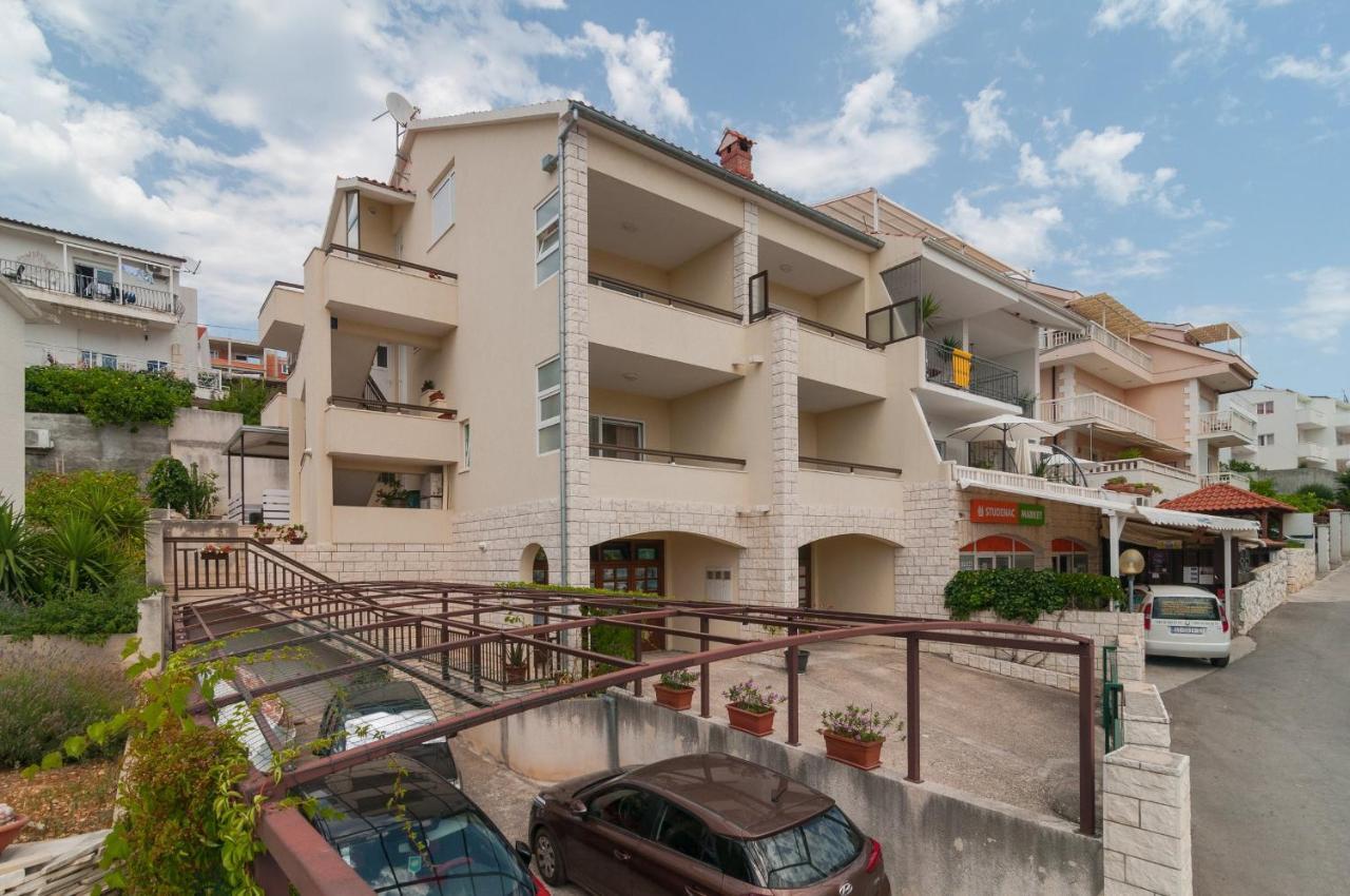 Apartamento de 1 Quarto com Varanda e Vista para o Mar