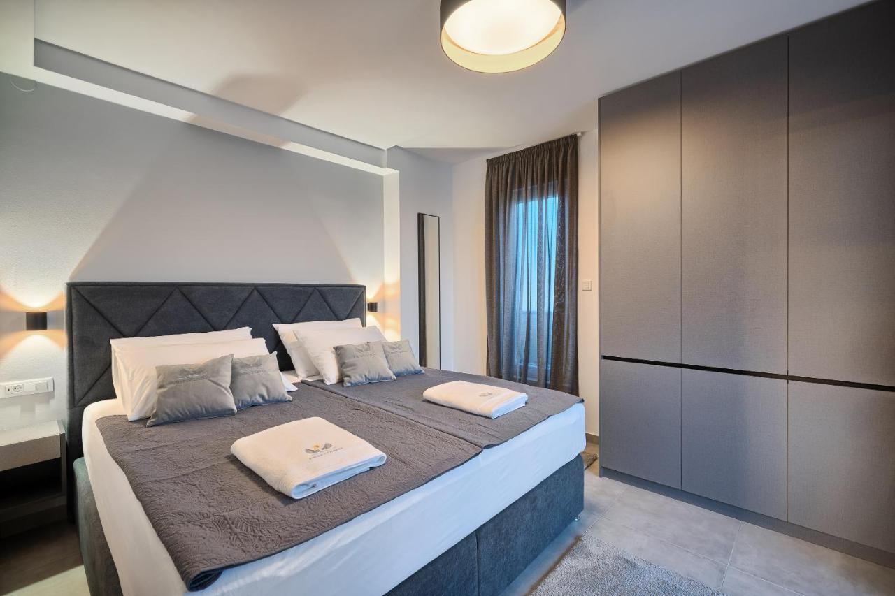 Luxury Three-Bedroom Apartment Sea View