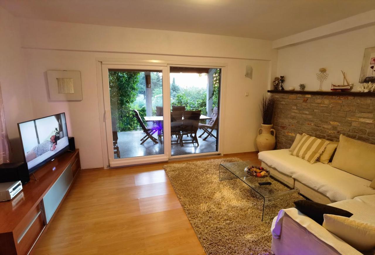 Luxury Two-Bedroom Apartment (5 Adults)
