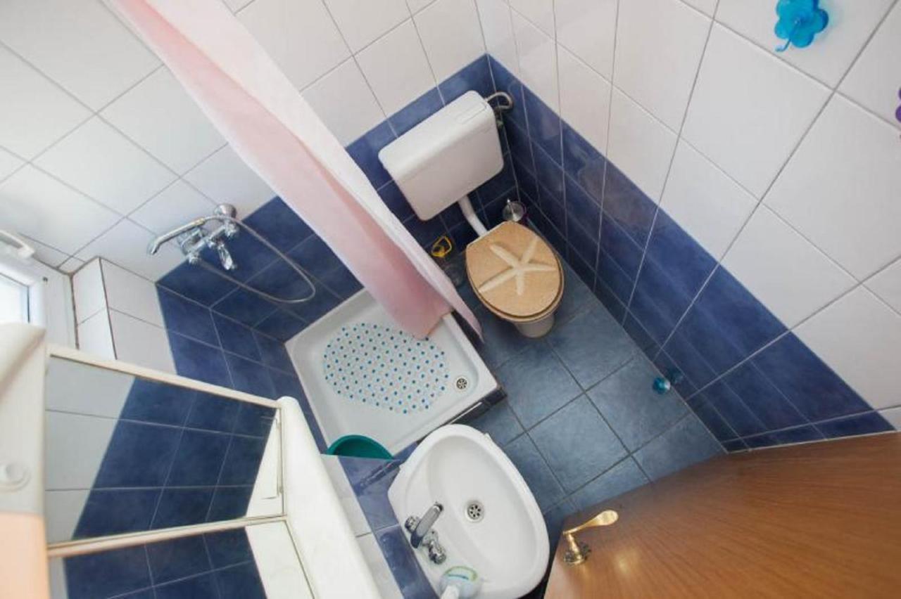 Family Room Private Bathroom