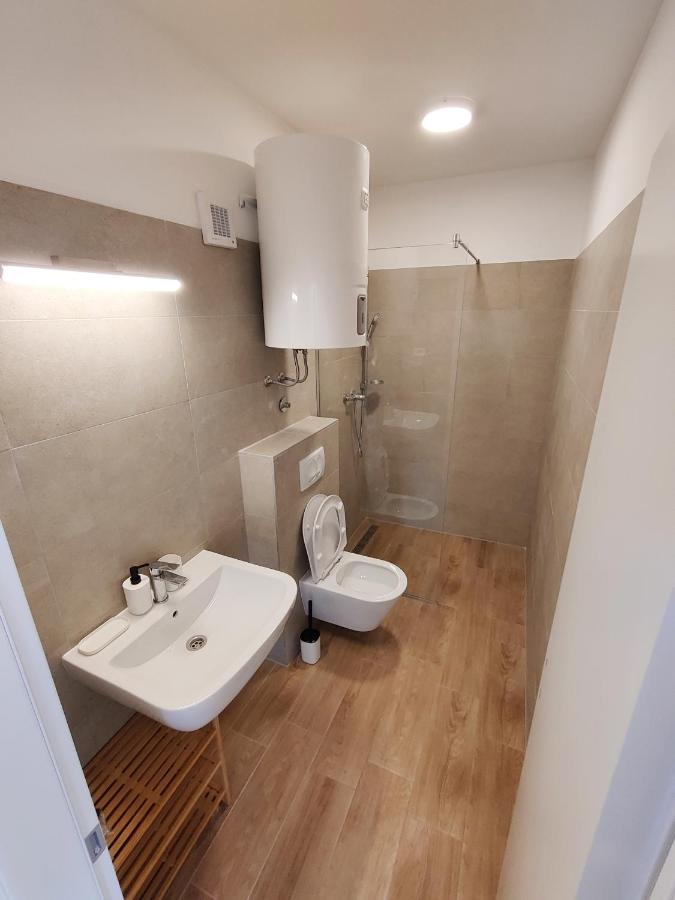 One-Bedroom Apartment,1184509455:JPEG