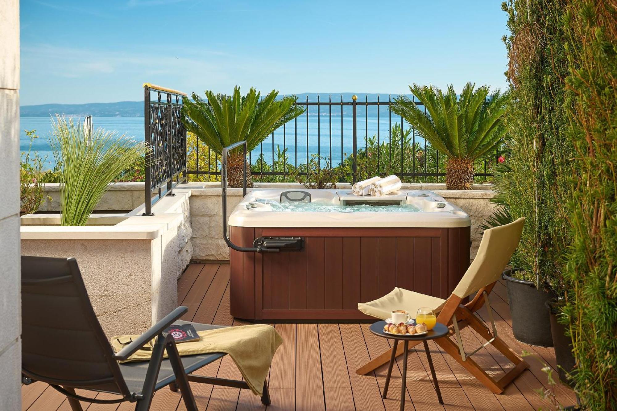 Garden Deluxe Suite Sea Front Outdoor Jacuzzi,1452611674:JPEG