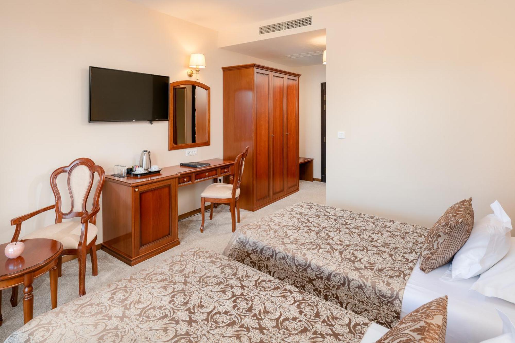 Chambre Double Supérieure avec Balcon - Parking Gratuit