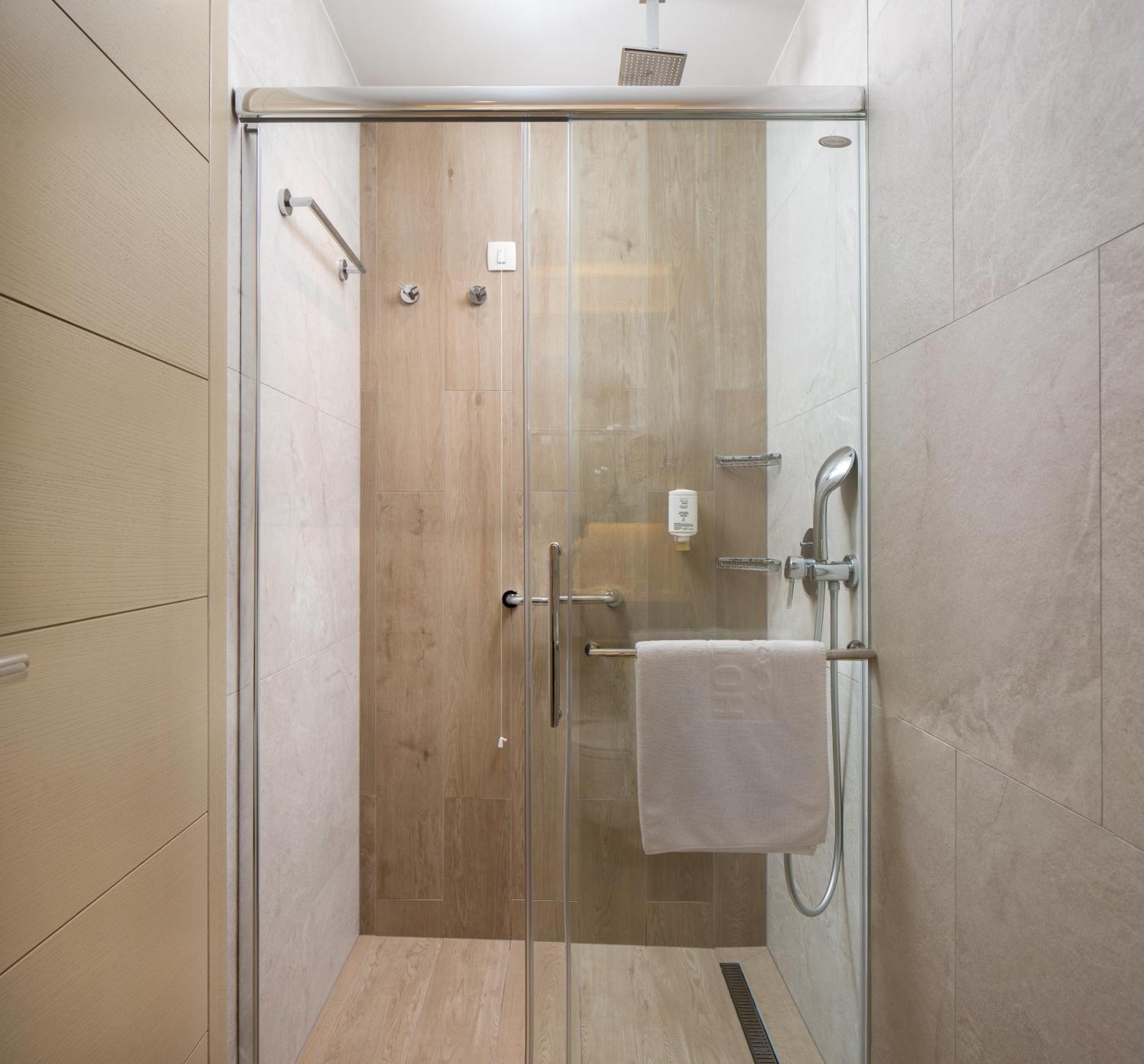 Deluxe Apartment mit Terrasse und Whirlpool