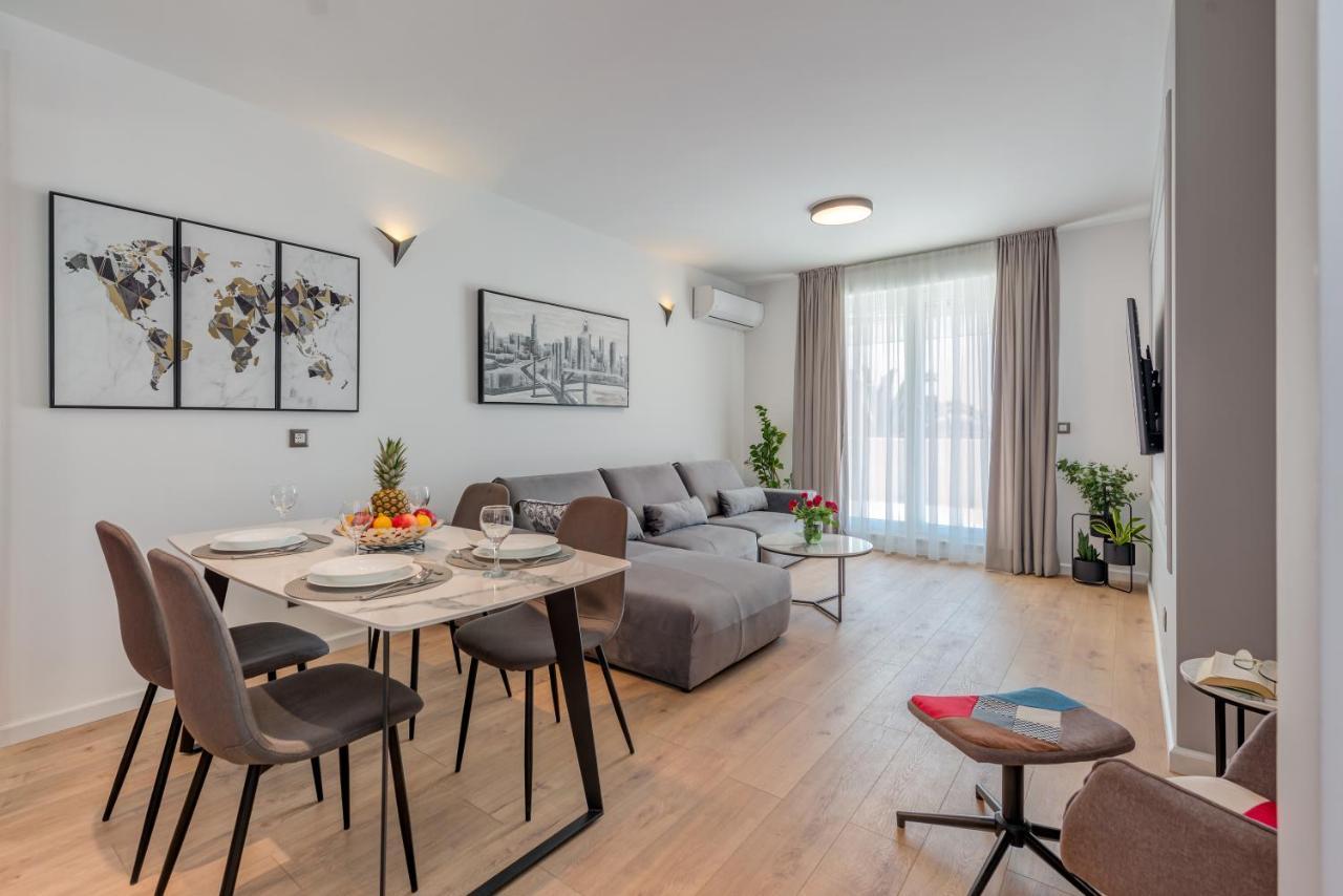 Two-Bedroom Apartment Terrace Sea View