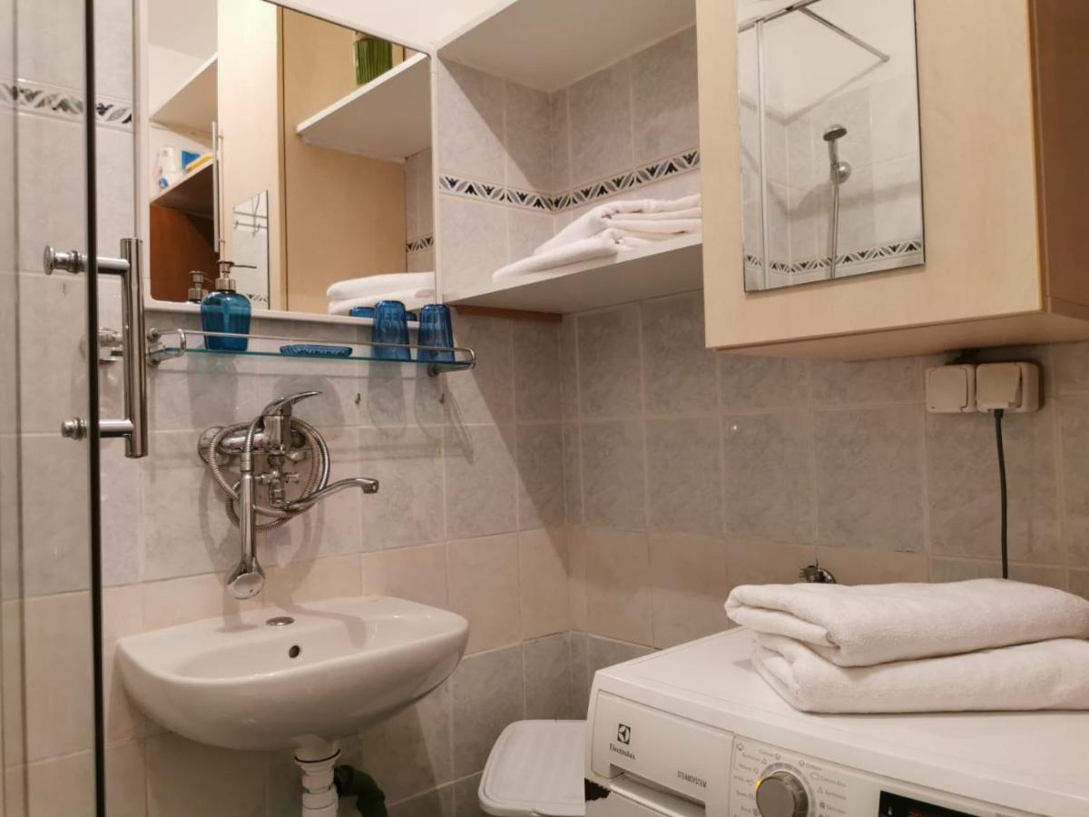 One-Bedroom Apartment,1242243157:JPEG