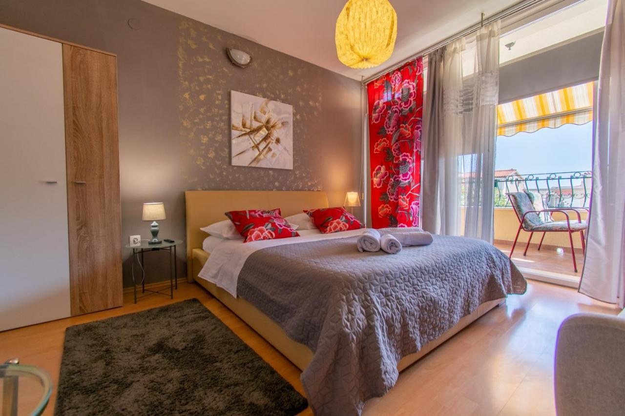 Two-Bedroom Apartment,1261087396:JPEG