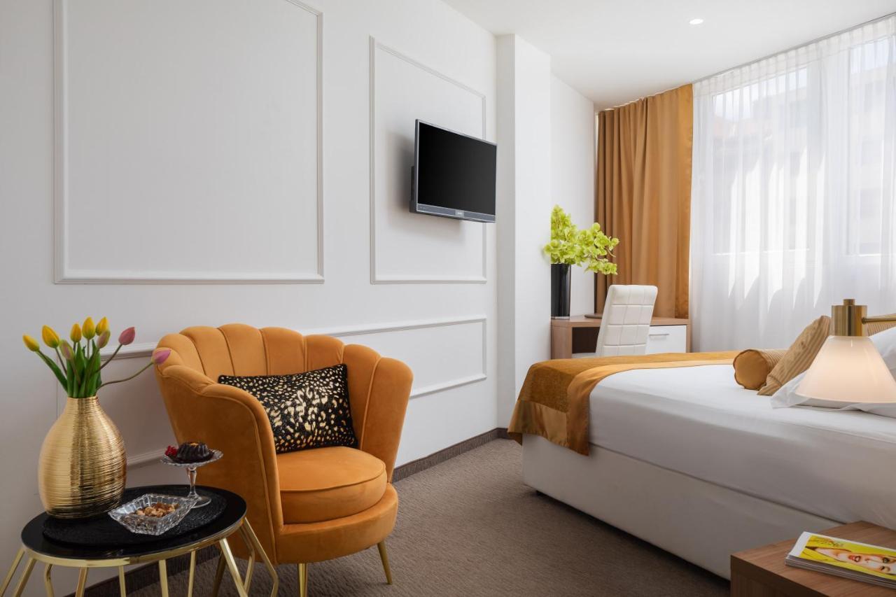 Double or Twin Standard Room City View
