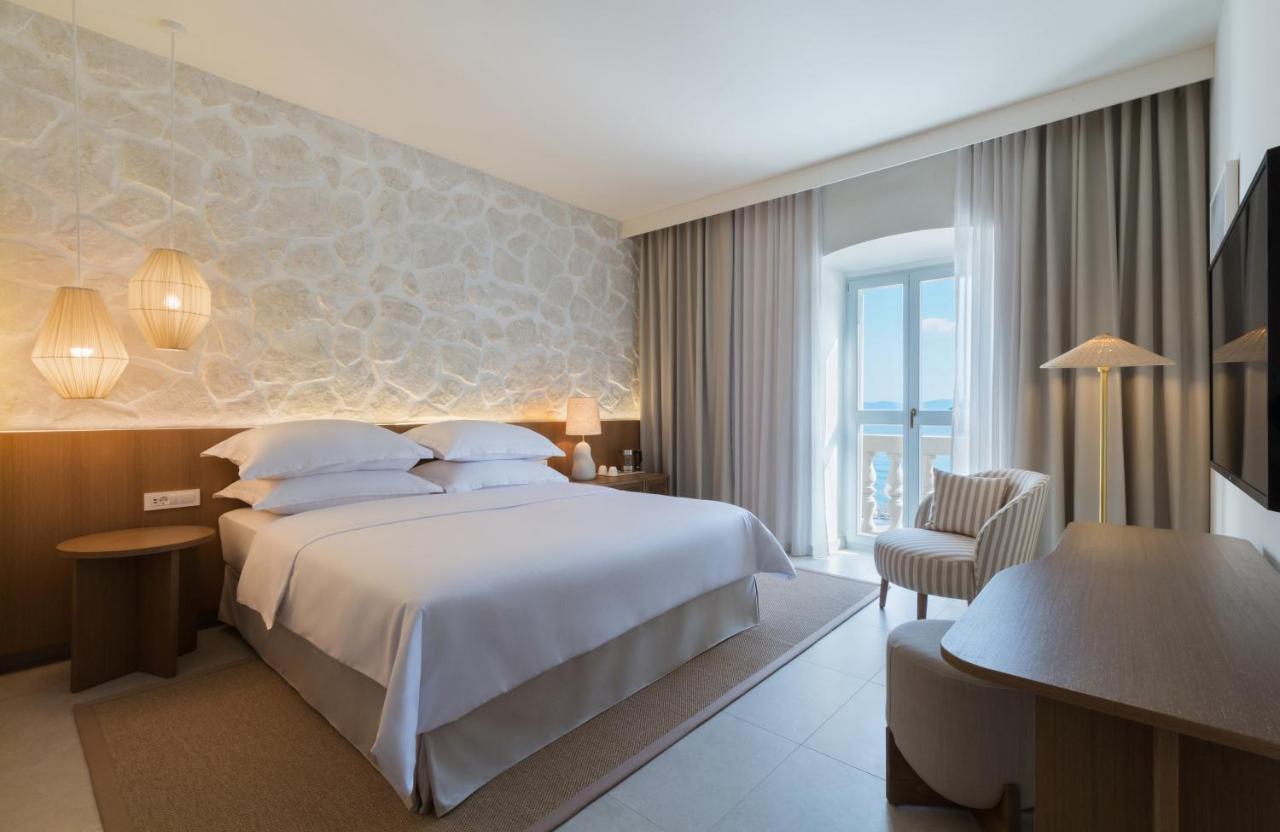 Standard Doppelzimmer mit seitlichem Meerblick