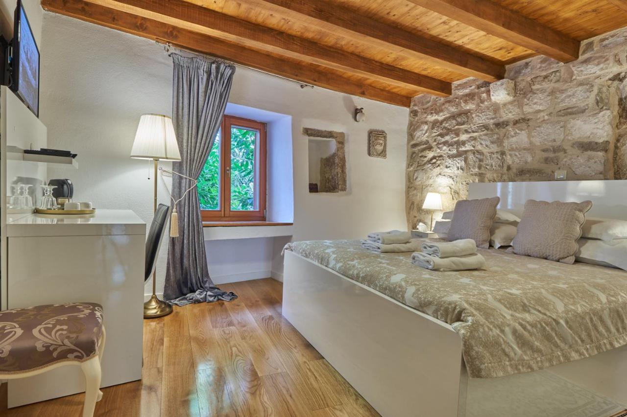 Double Room,1318488190:JPEG