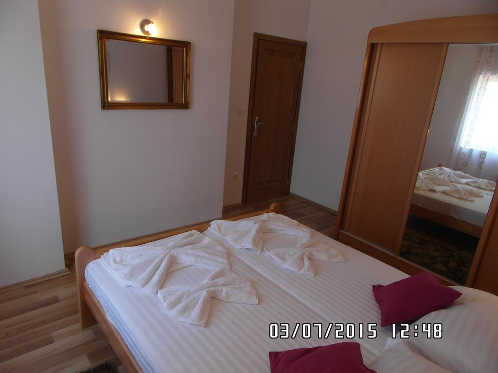 One-Bedroom Apartment,142441938:JPEG