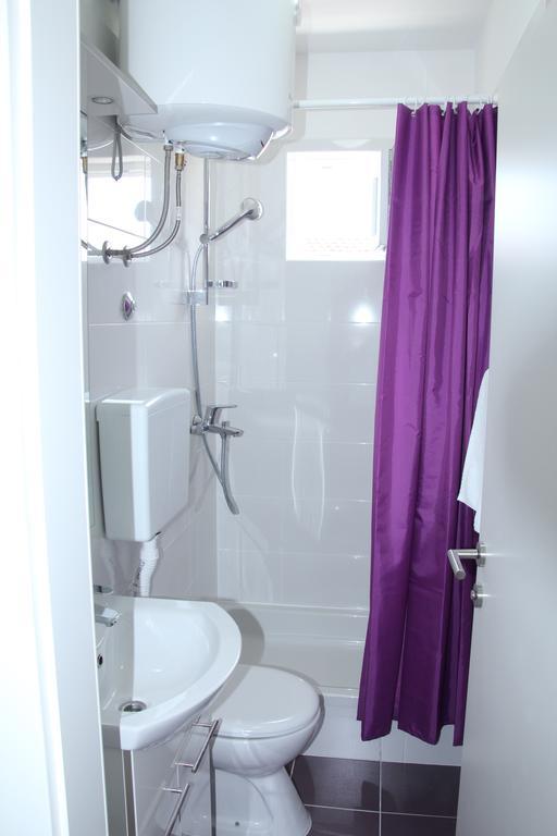 Quarto Duplo com Banheiro e Varanda