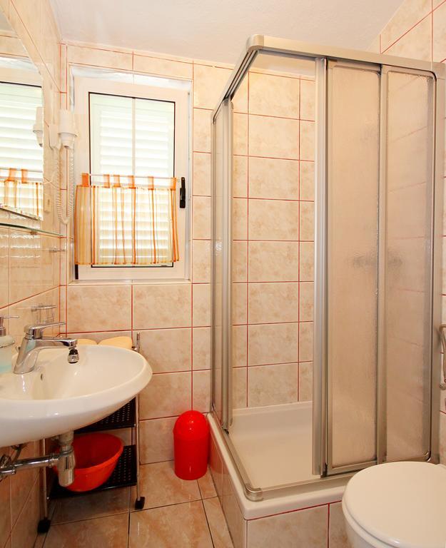 One-Bedroom Apartment,136017027:JPEG
