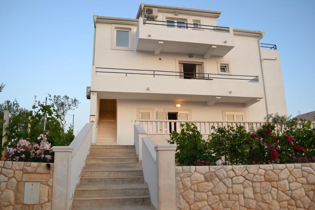 Comfort One-Bedroom Apartment with Sea View and Balcony,1239267067:JPEG