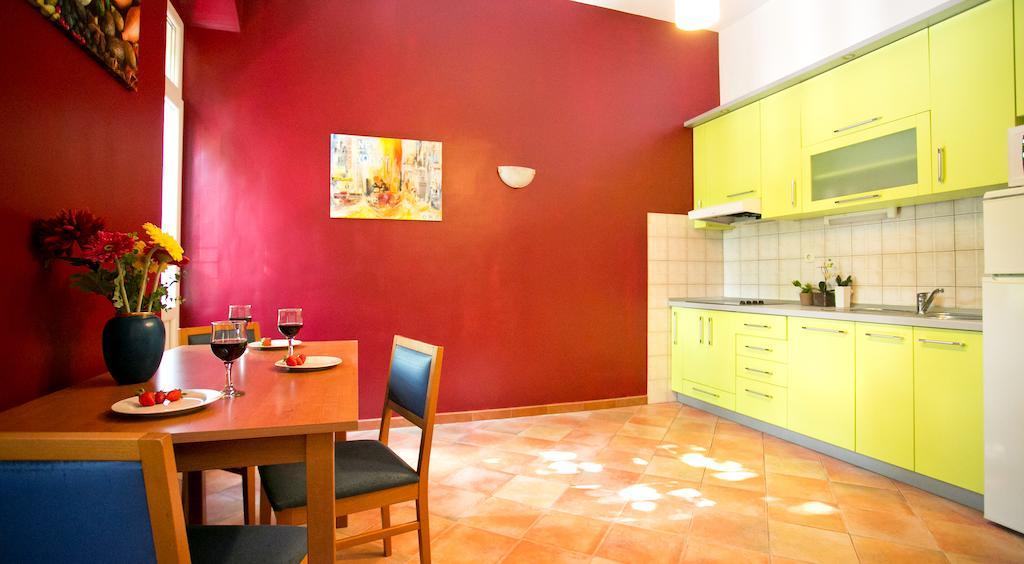 Apartment,233579692:JPEG