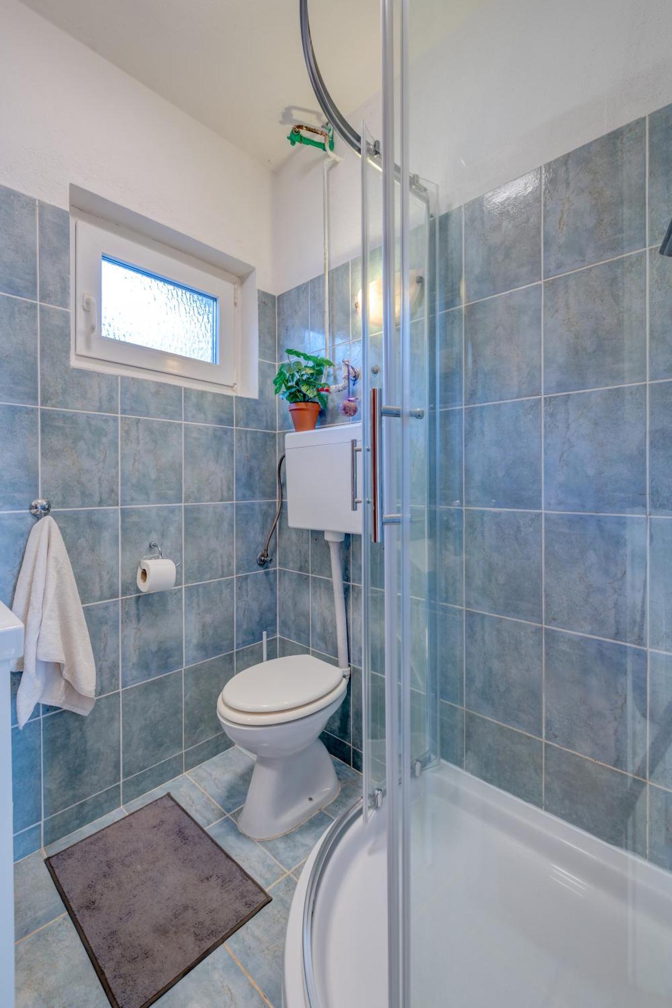 Suite,1530238897:JPEG