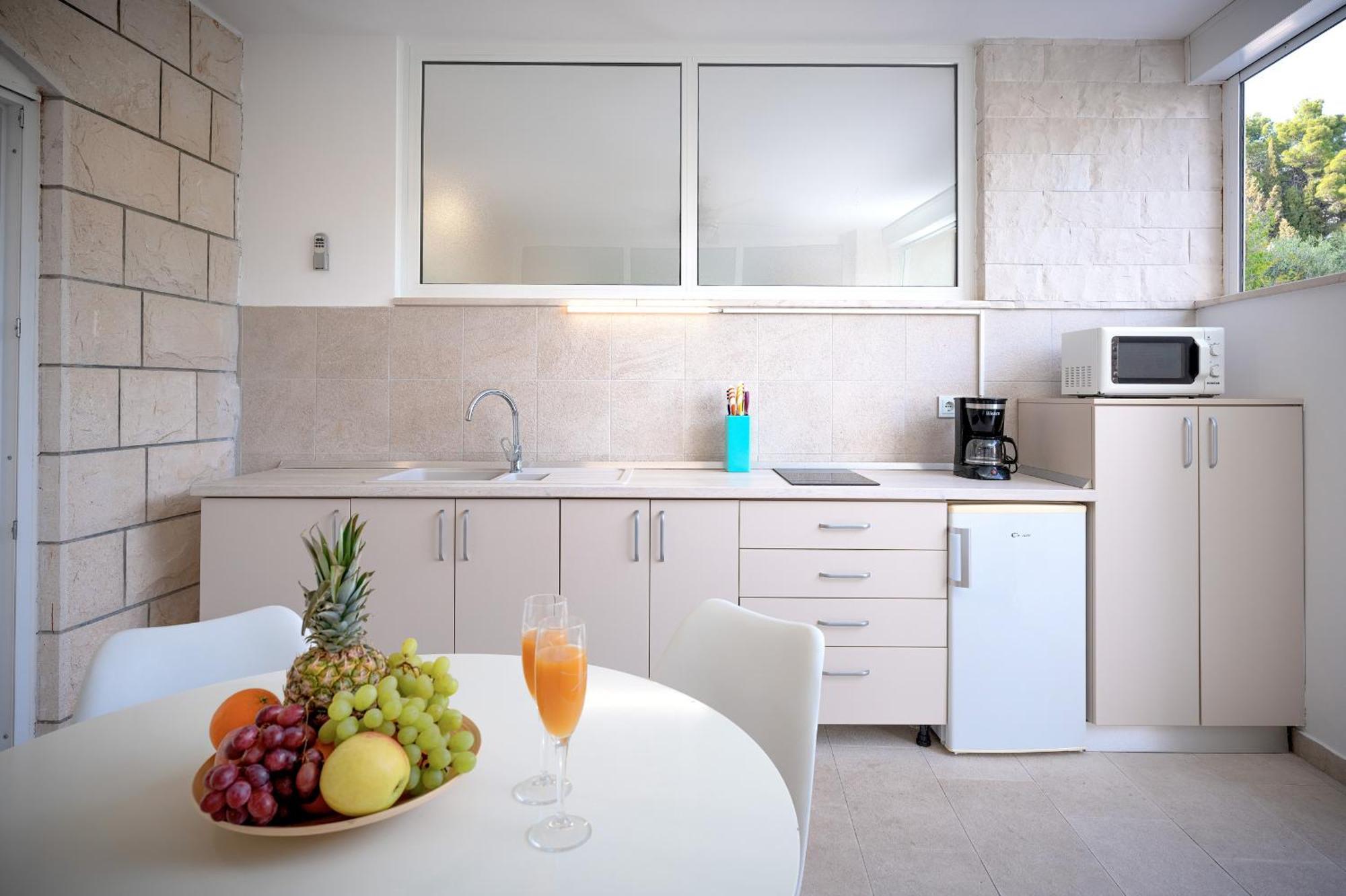 Family Studio,1583670613:JPEG