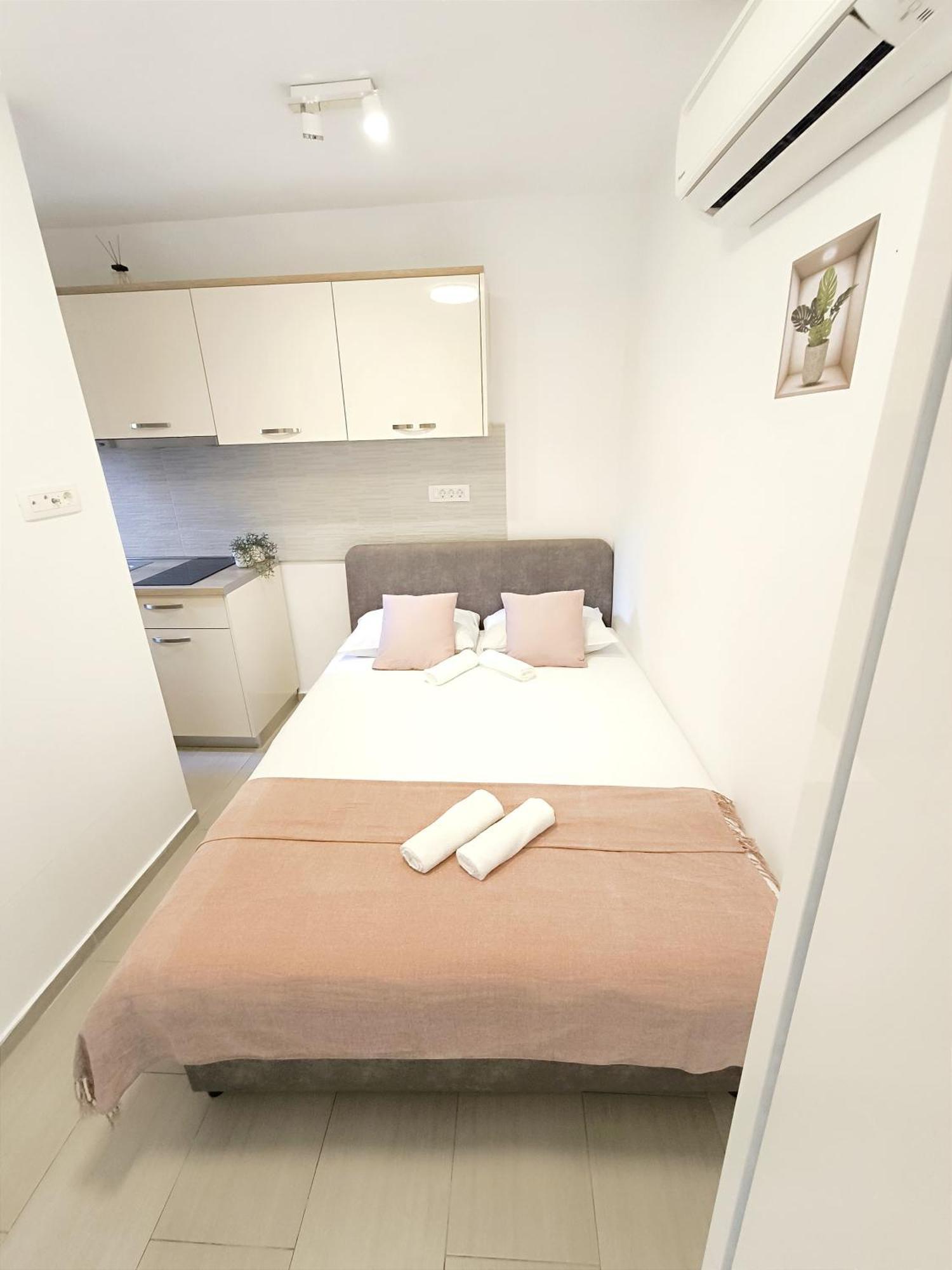 Double Room,1586194975:JPEG