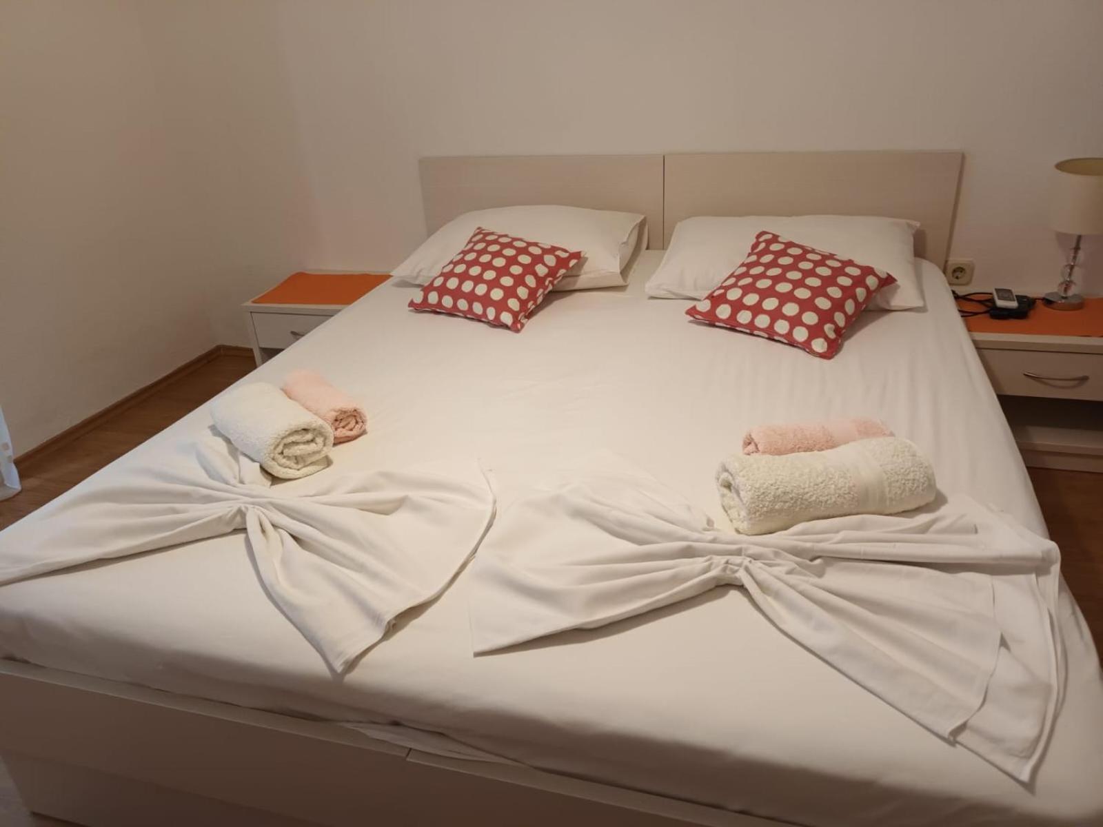 Apartment with Terrace,1588315745:JPEG