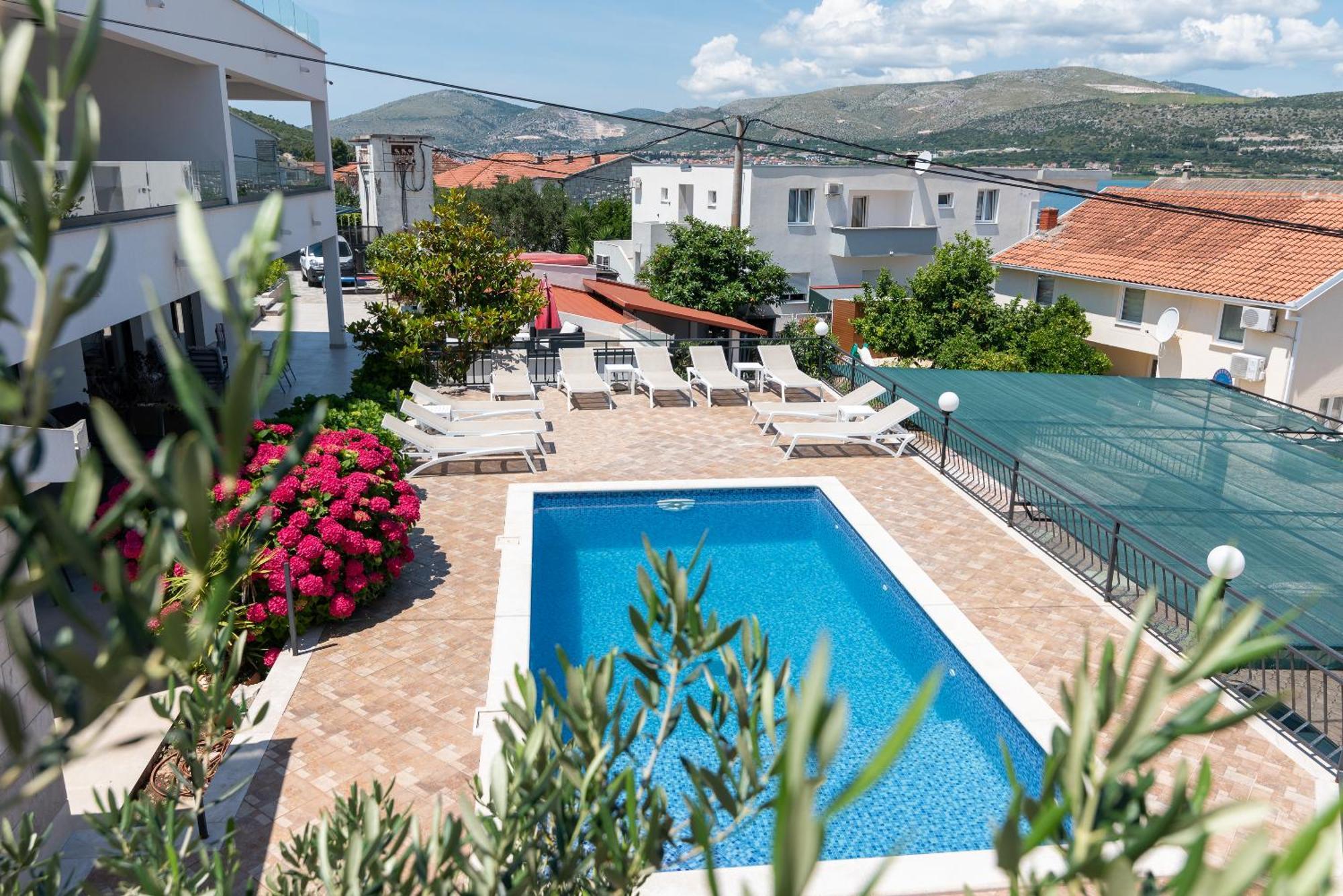 Two-Bedroom Apartment (4 Adults + 2 Children),1593651687:JPEG