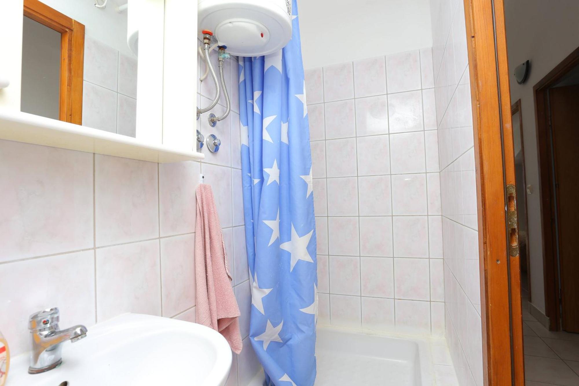 Appartamento con 2 Camere da Letto, Terrazza e Vista Mare