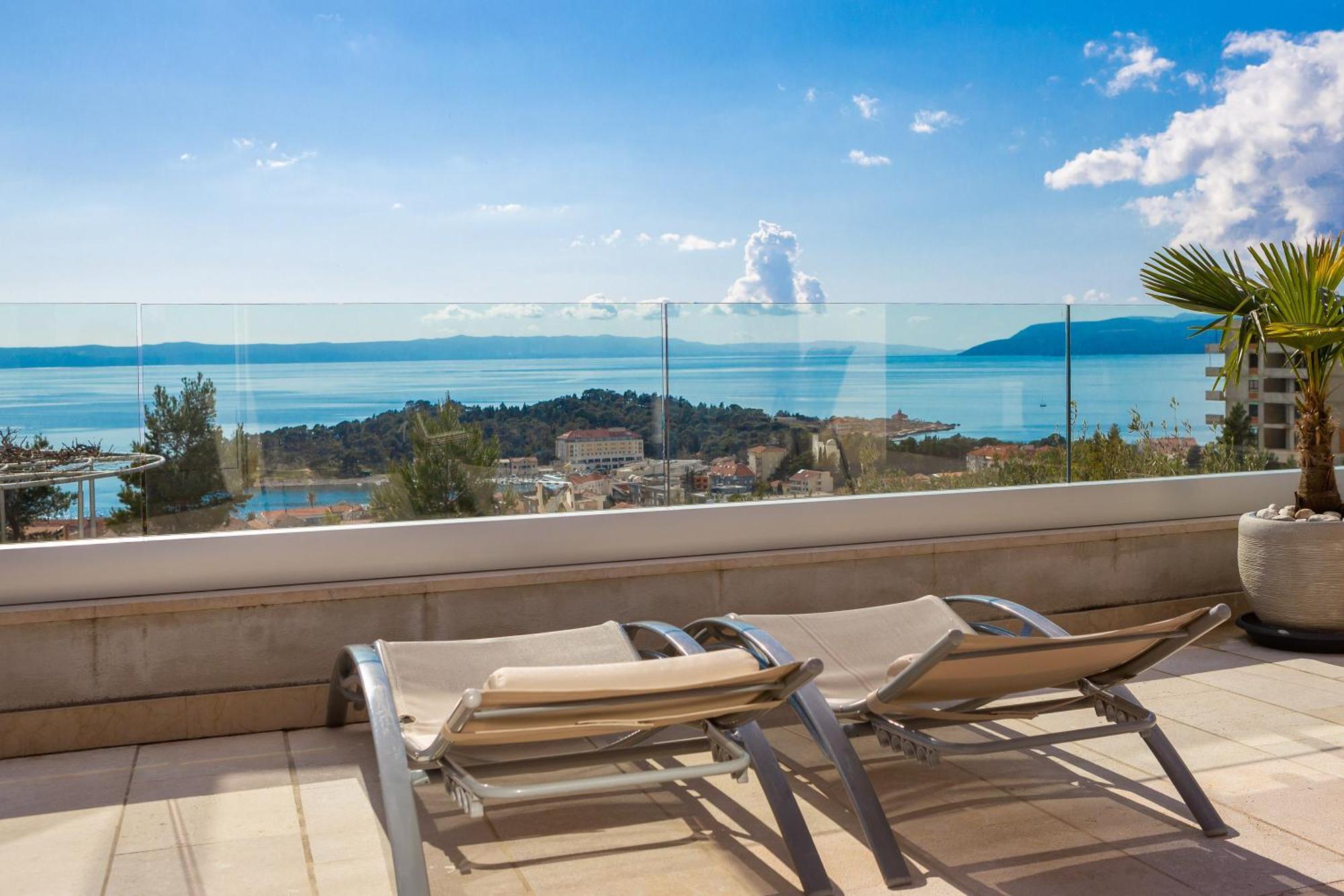 One-Bedroom Apartment with Terrace and Sea View,1601693730:JPEG