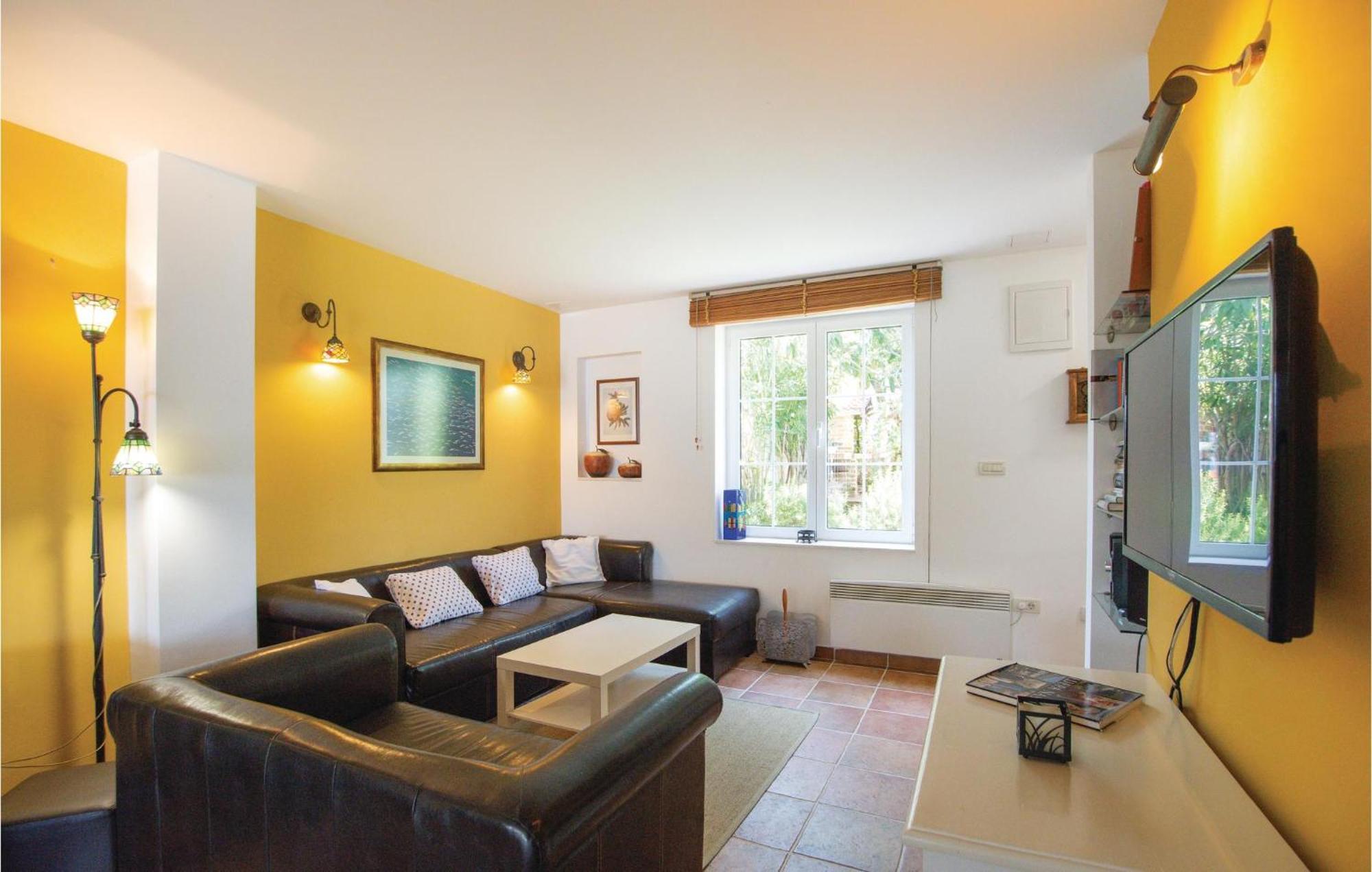 Three-Bedroom Holiday Home,1622061812:JPEG