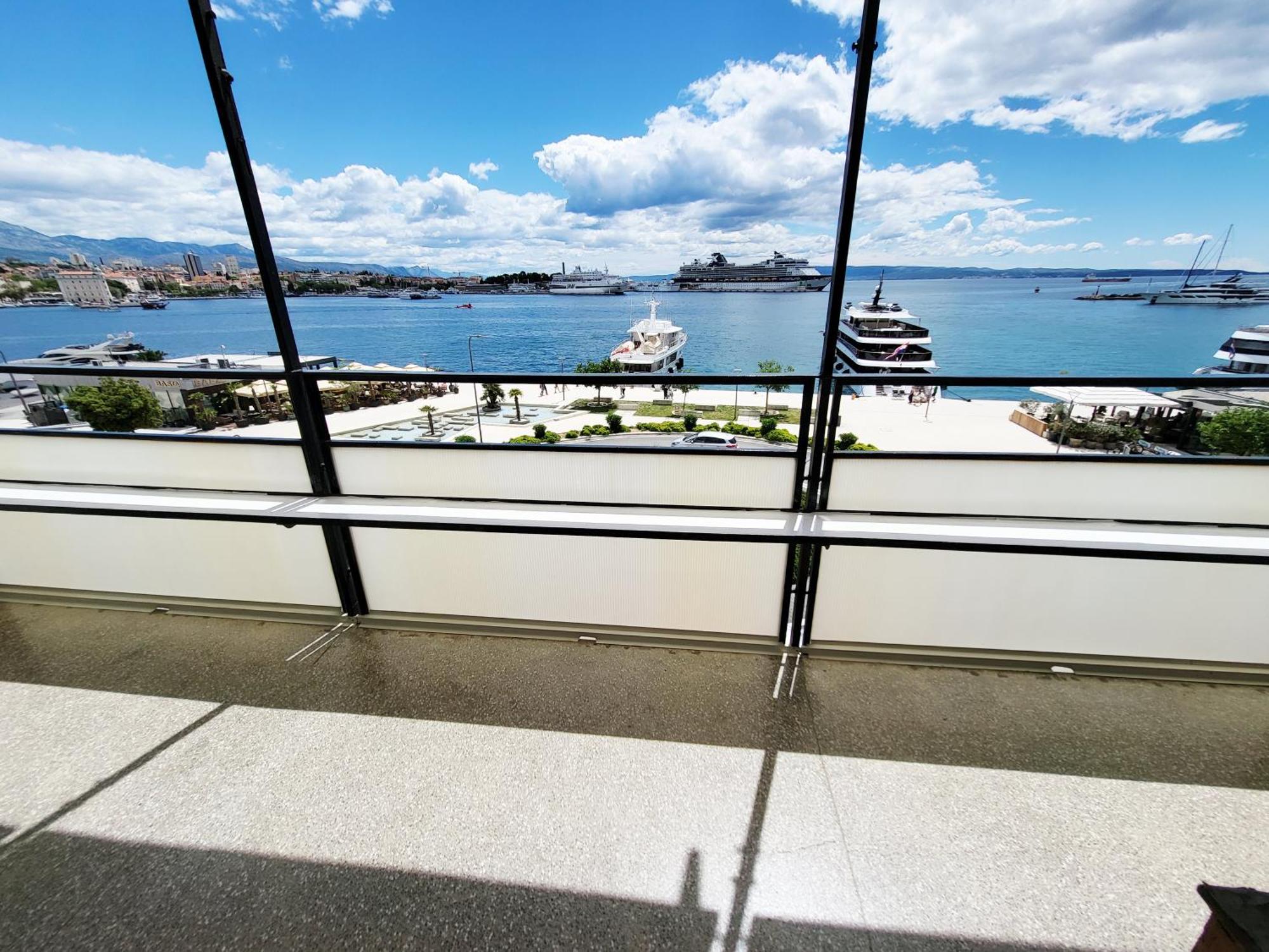 Two-Bedroom Apartment Sea View