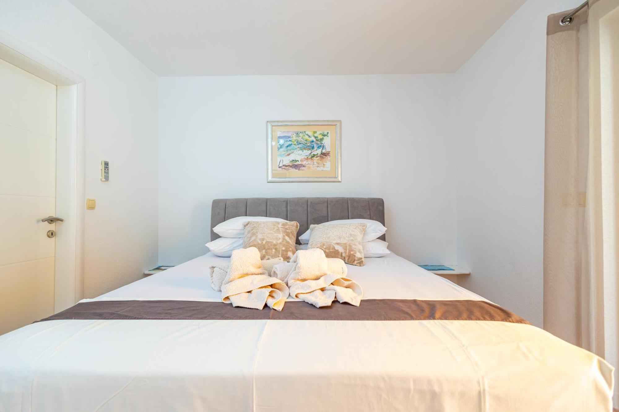 One-Bedroom Apartment with Terrace and Sea View (3+1) Nr.1,1678639363:JPEG