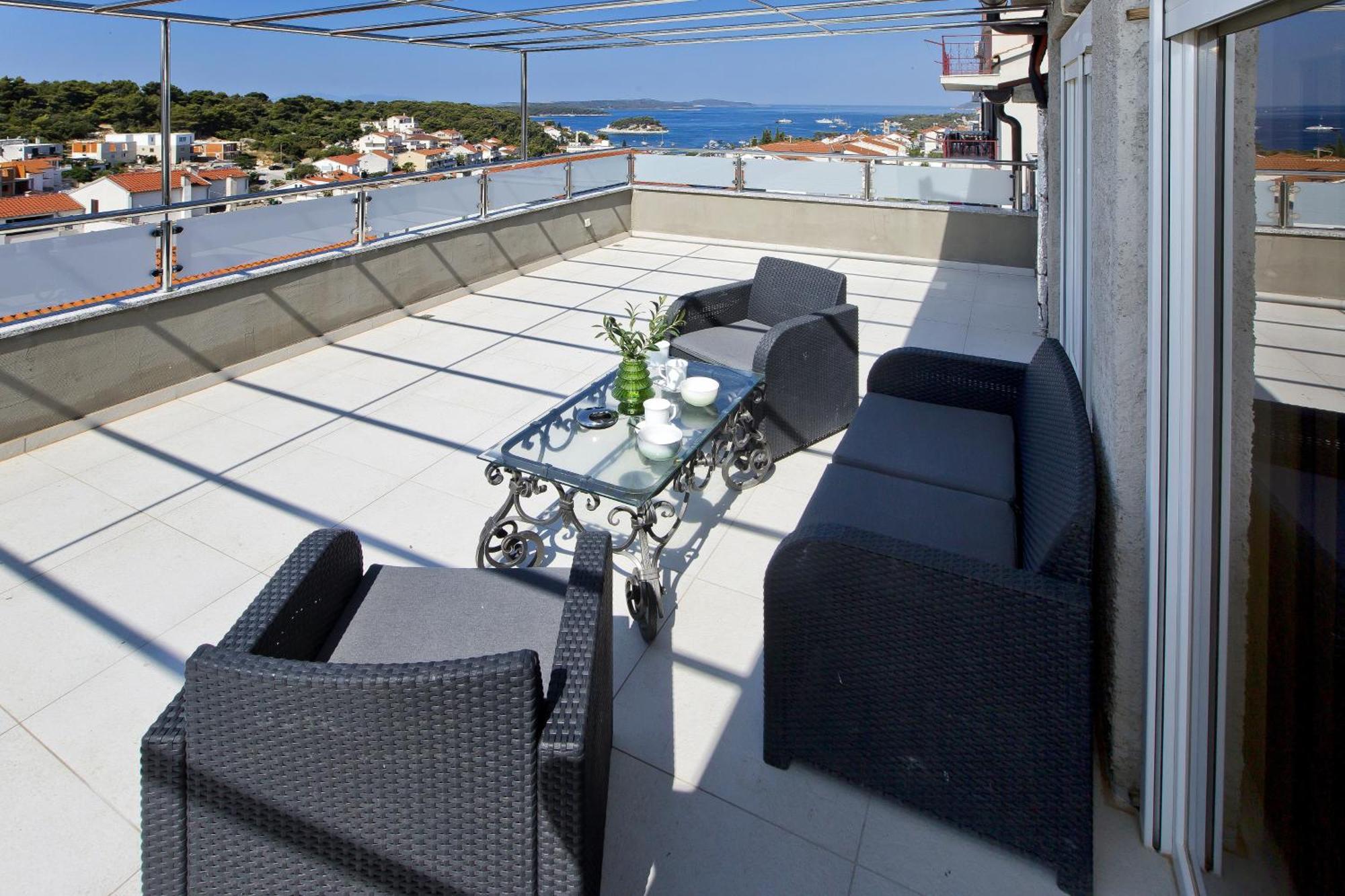 Apartamento de 2 dormitorios con terraza