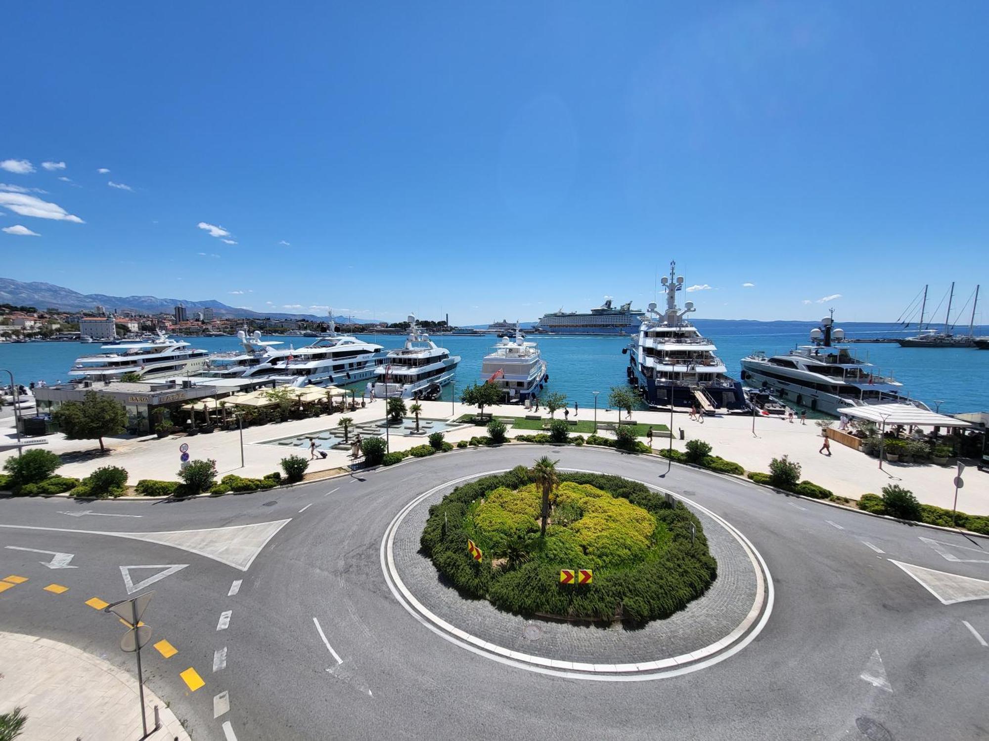 Two-Bedroom Apartment Sea View