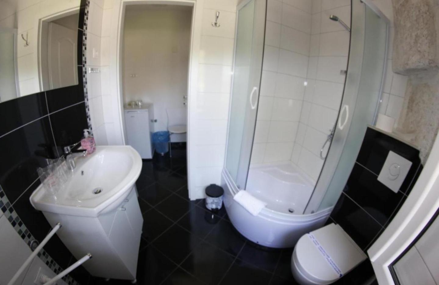 Double Room Private Bathroom