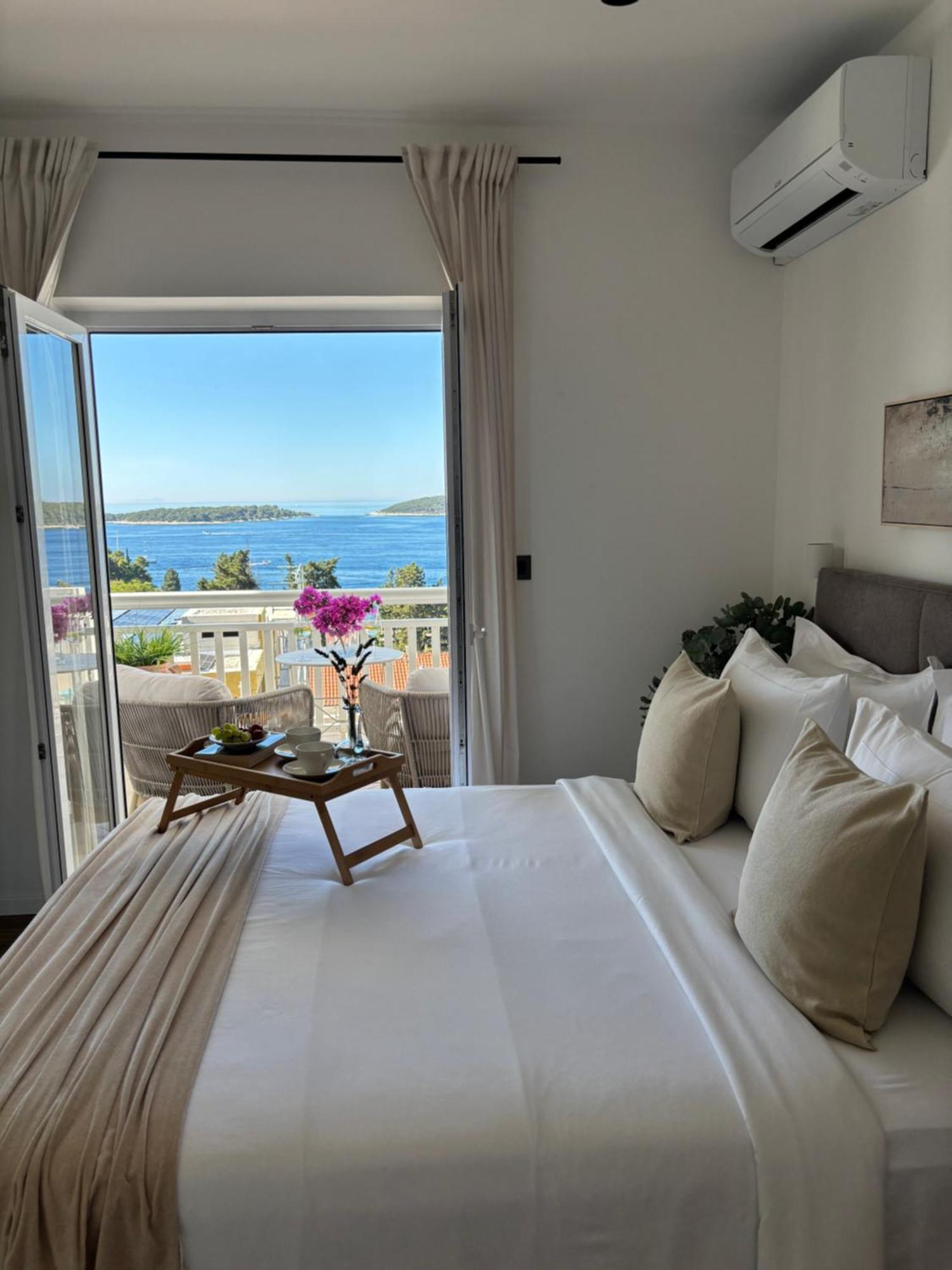 Habitación Doble Deluxe con balcón y vistas al mar