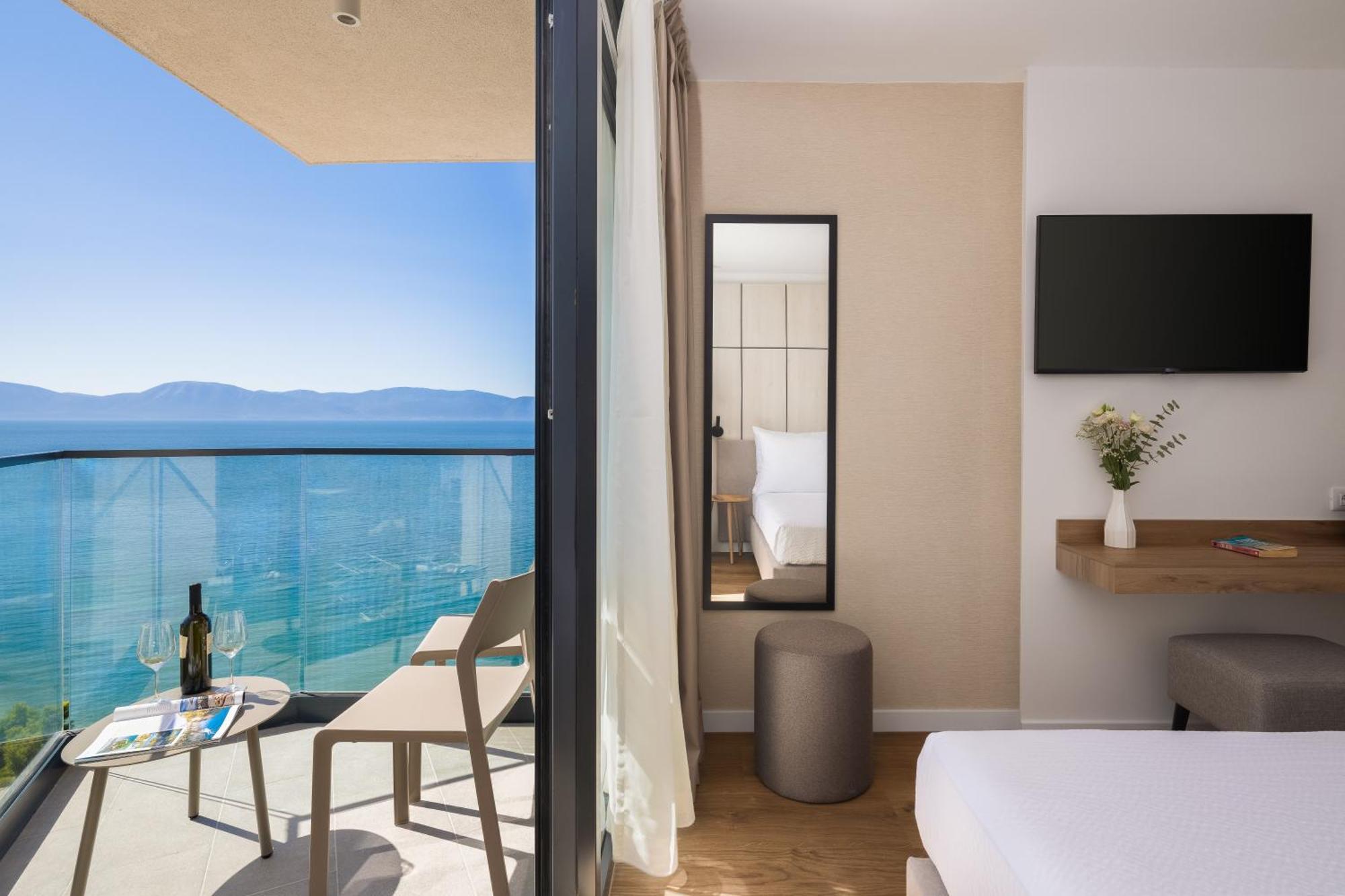 Double or twin room with Balcony and Sea View