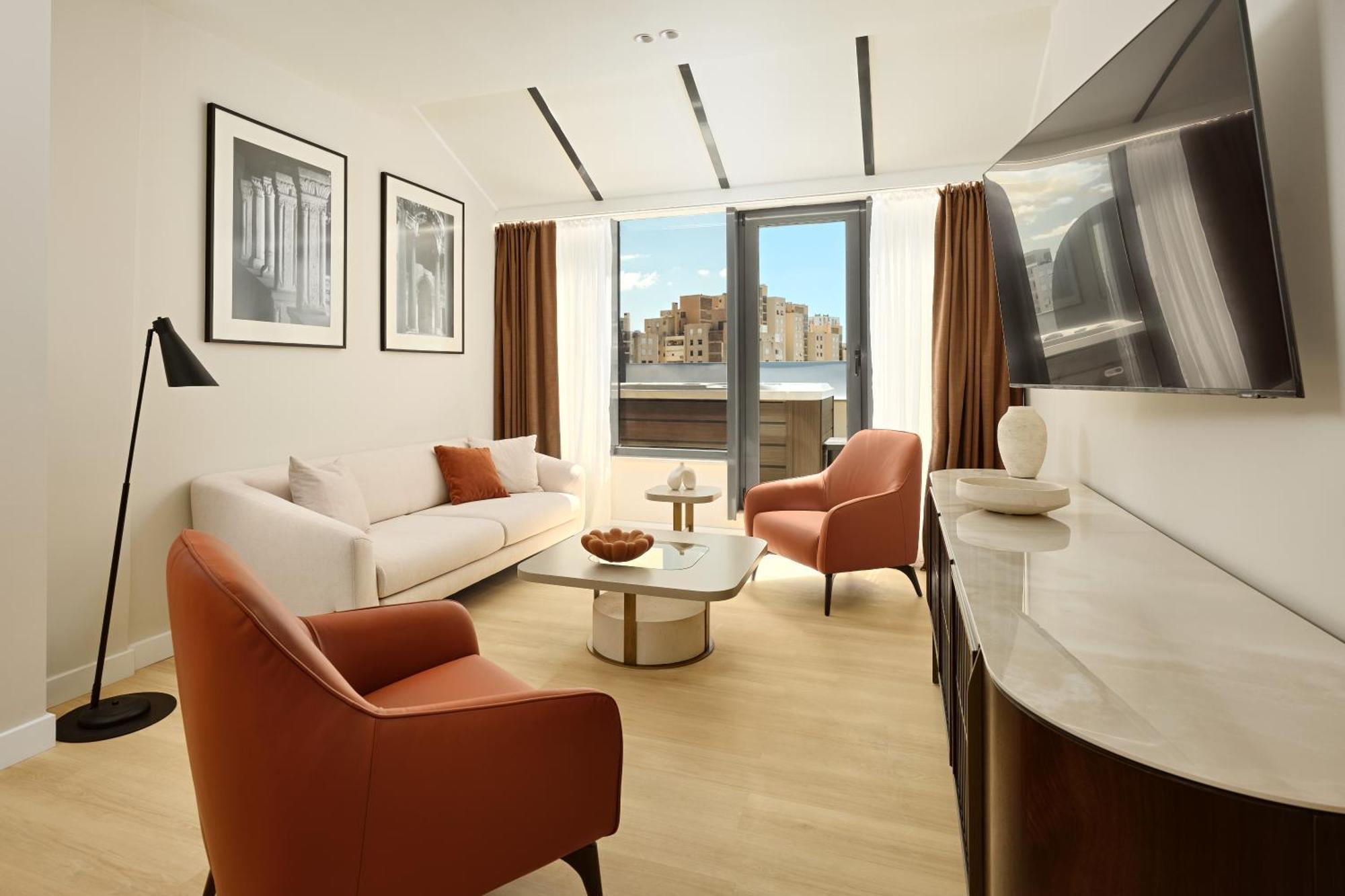 Luxury Suite Balcony Jacuzzi