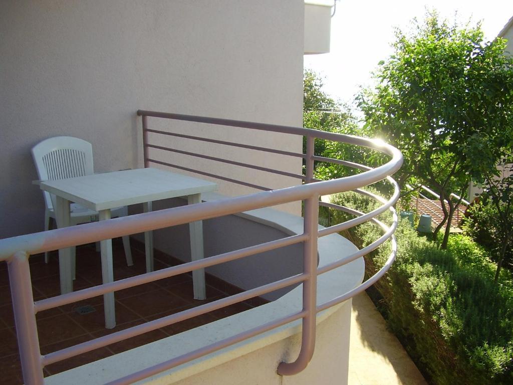 One-Bedroom Apartment Balcony,37481563:JPEG