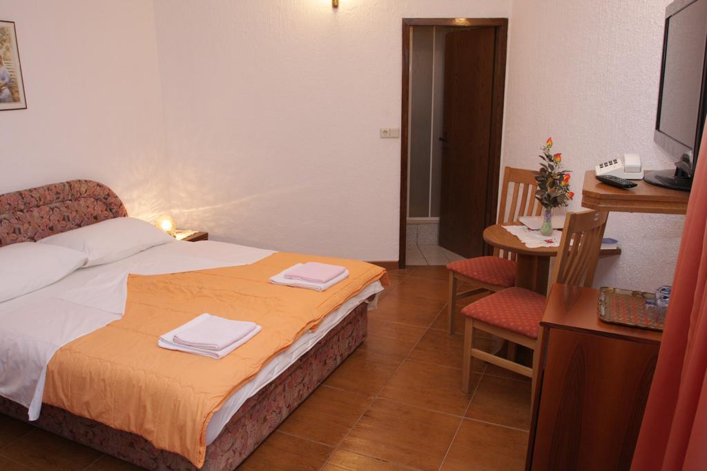 Doppelzimmer mit Balkon