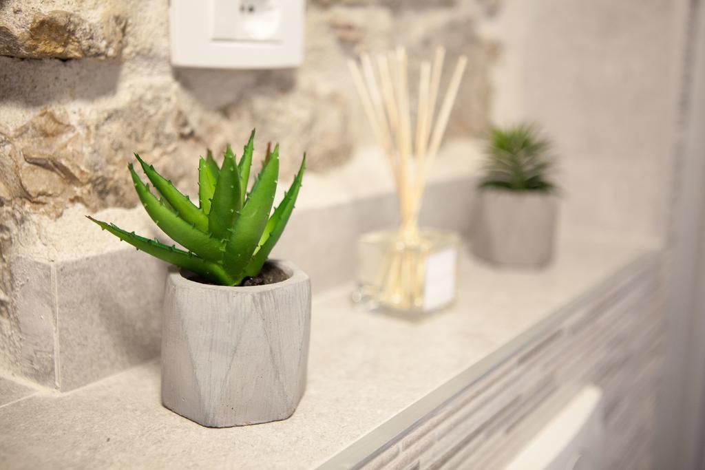 One-Bedroom Apartment,264181661:JPEG