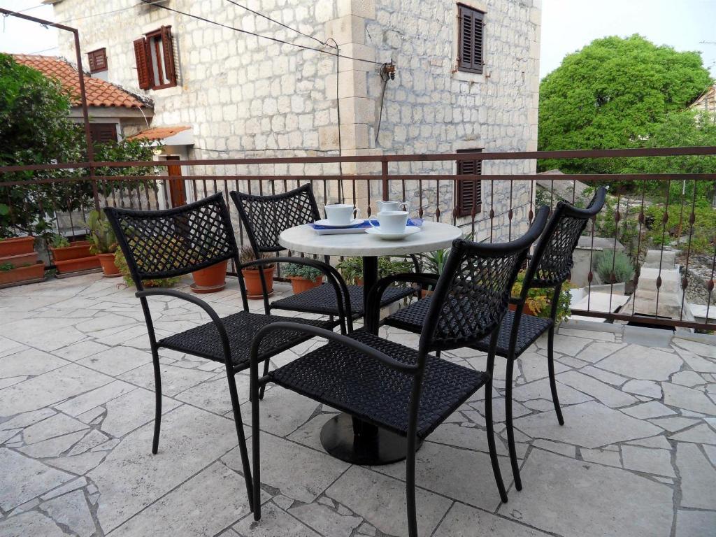 Appartamento su 2 Livelli con 2 Camere da Letto e Terrazza - Via Reica