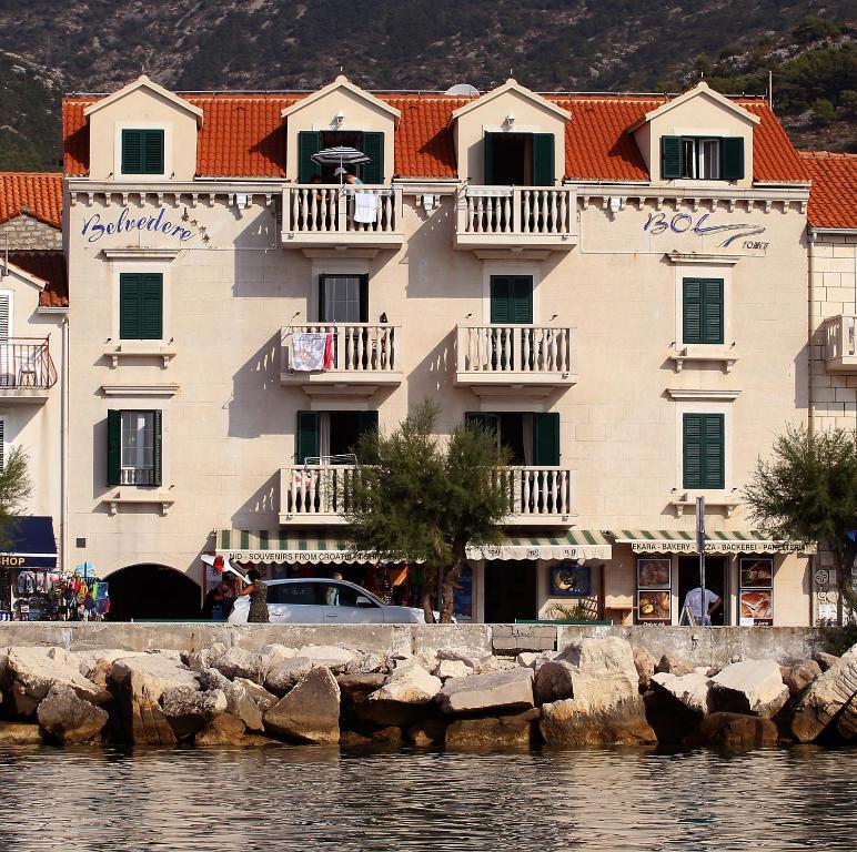 One-Bedroom Apartment with Sea View