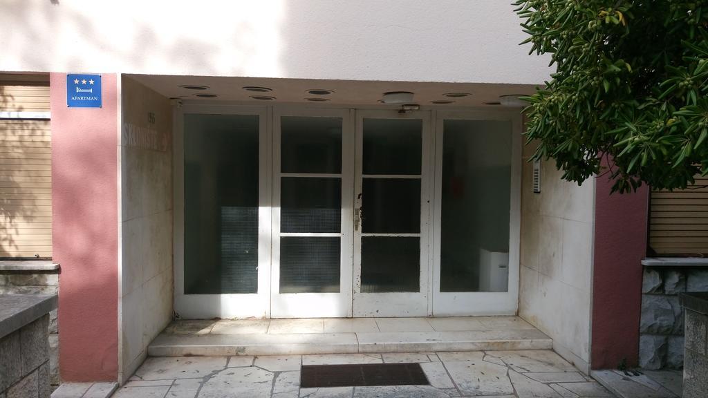 One-Bedroom Apartment,327219340:JPEG