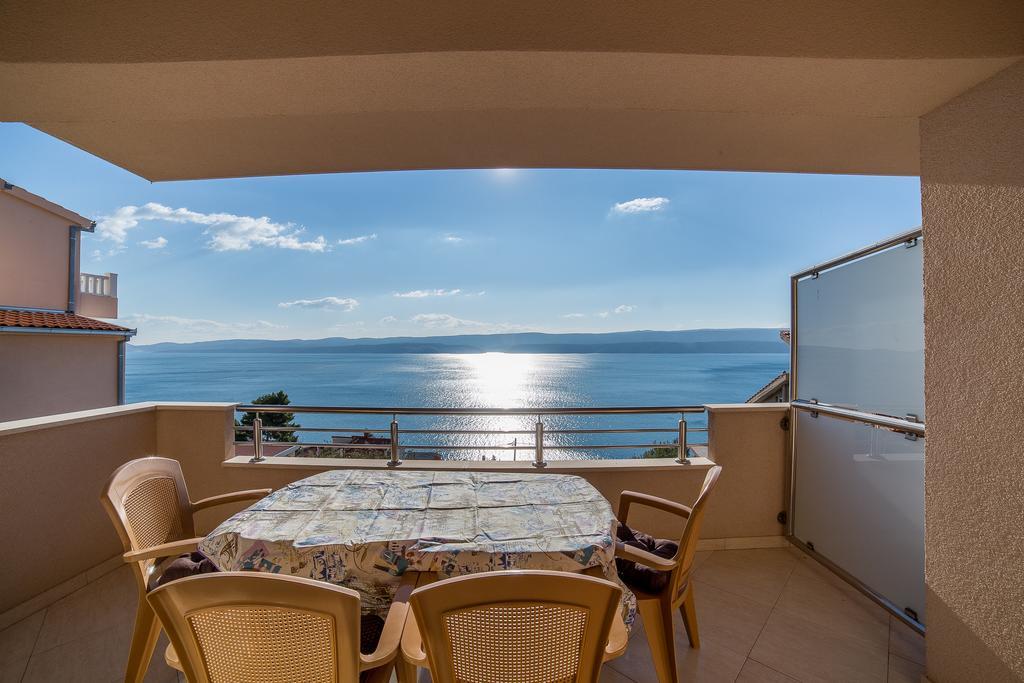 One-Bedroom Apartment with Terrace and Sea View