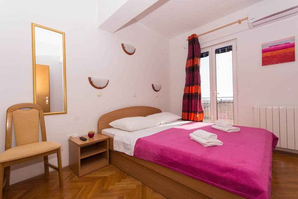 Doppelzimmer mit Balkon und Meerblick