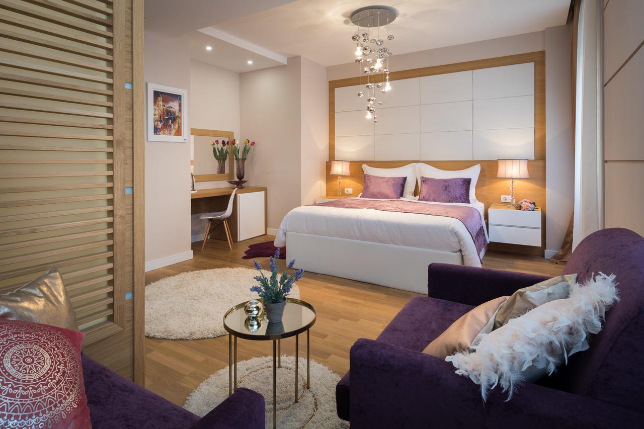 Deluxe King Suite