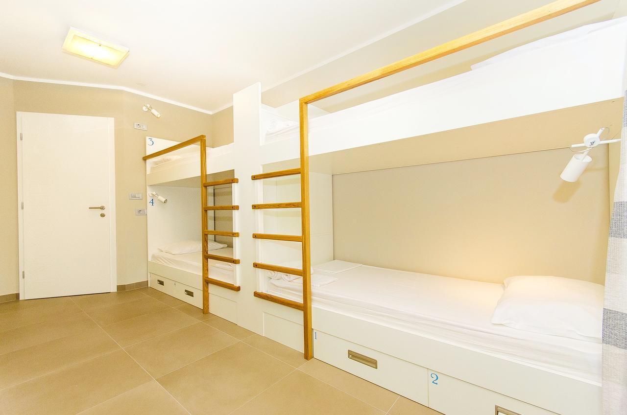 Single Bed in 4-Bed Dormitory Room with Shared Bathroom