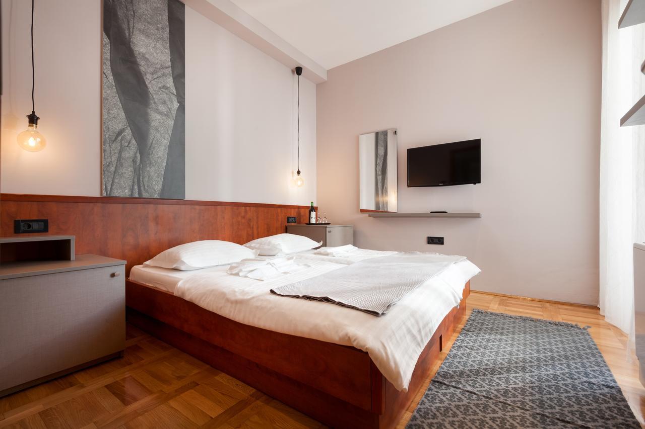 Zweibettzimmer mit Balkon
